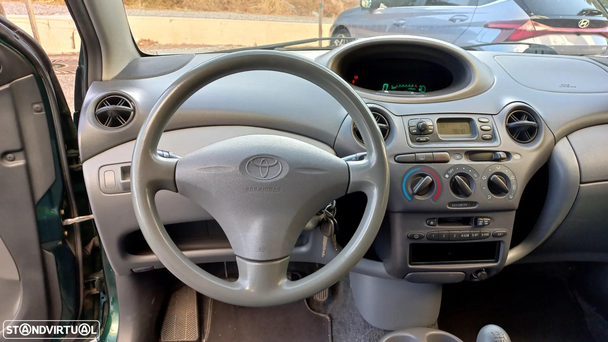 Toyota Yaris 1.0 Base C/Radio - 6