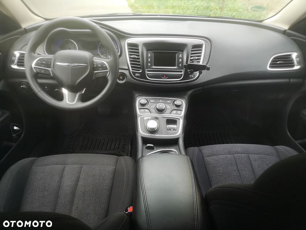 Chrysler 200 - 8
