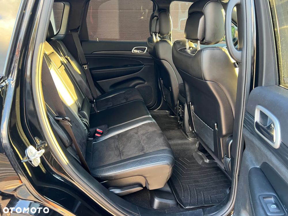 Jeep Grand Cherokee - 23