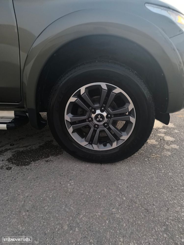 Mitsubishi L200 2.4 DI-D CD Instyle Sportb.Strakar 4WD - 2