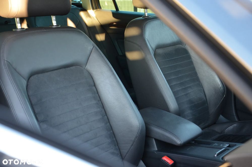 Volkswagen Passat 2.0 TDI (BlueMotion Technology) DSG Highline - 26