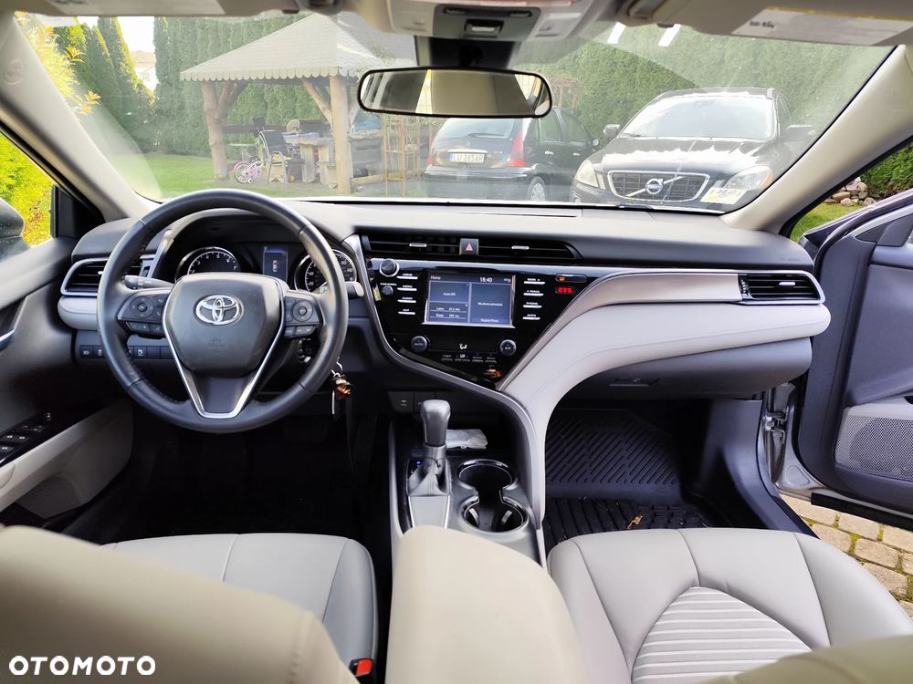 Toyota Camry - 18