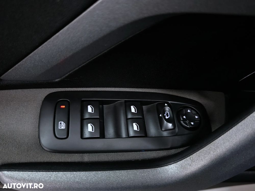 Peugeot 2008 PureTech 110 Stop&Start EAT6 Allure - 25