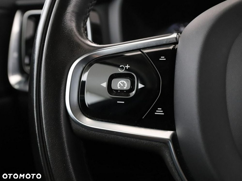 Volvo V60 D3 Momentum Pro - 33