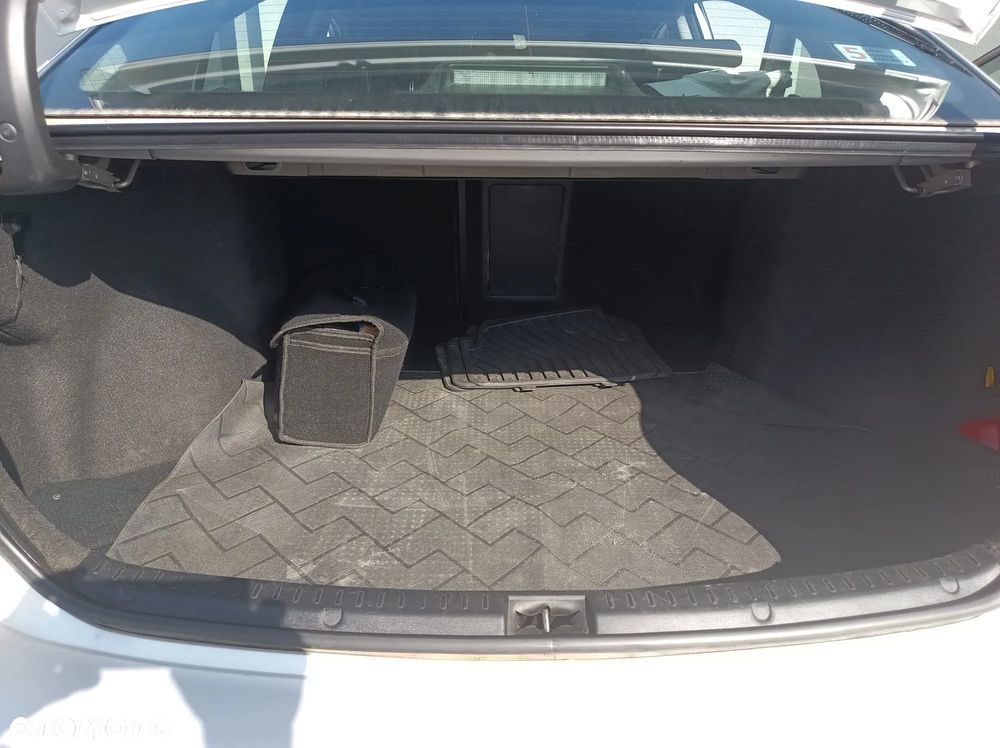 Toyota Avensis 2.0 D-4D - 15