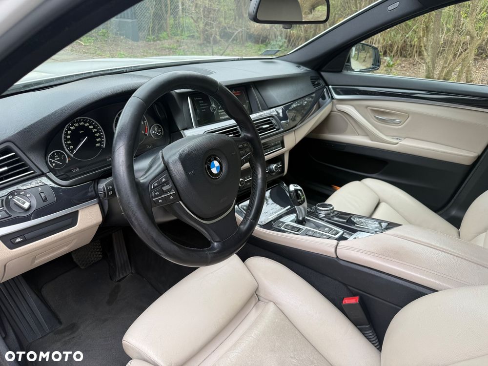 BMW Seria 5 525d xDrive Luxury Line - 13