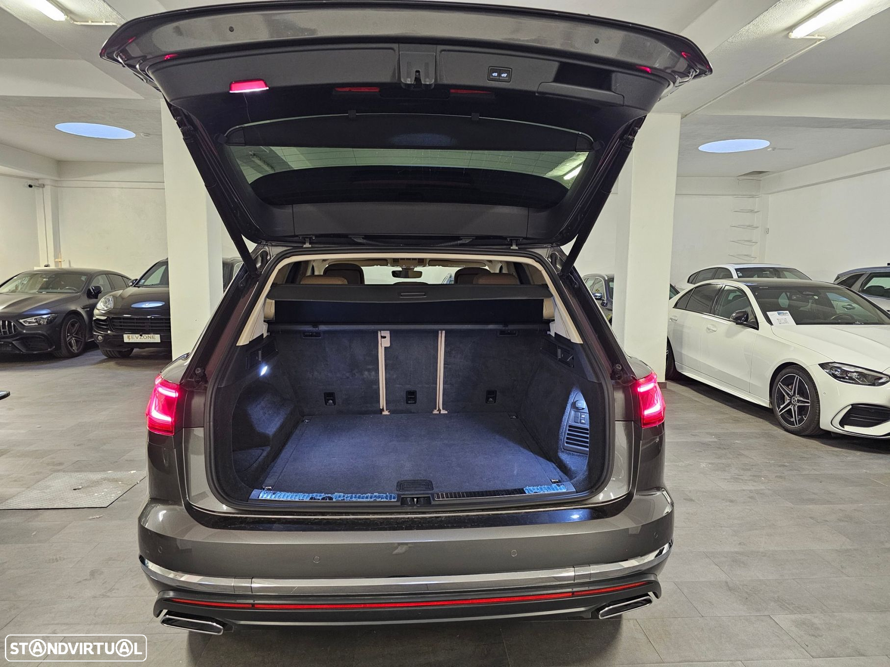VW Touareg 3.0 TDI V6 Elegance Plus - 35
