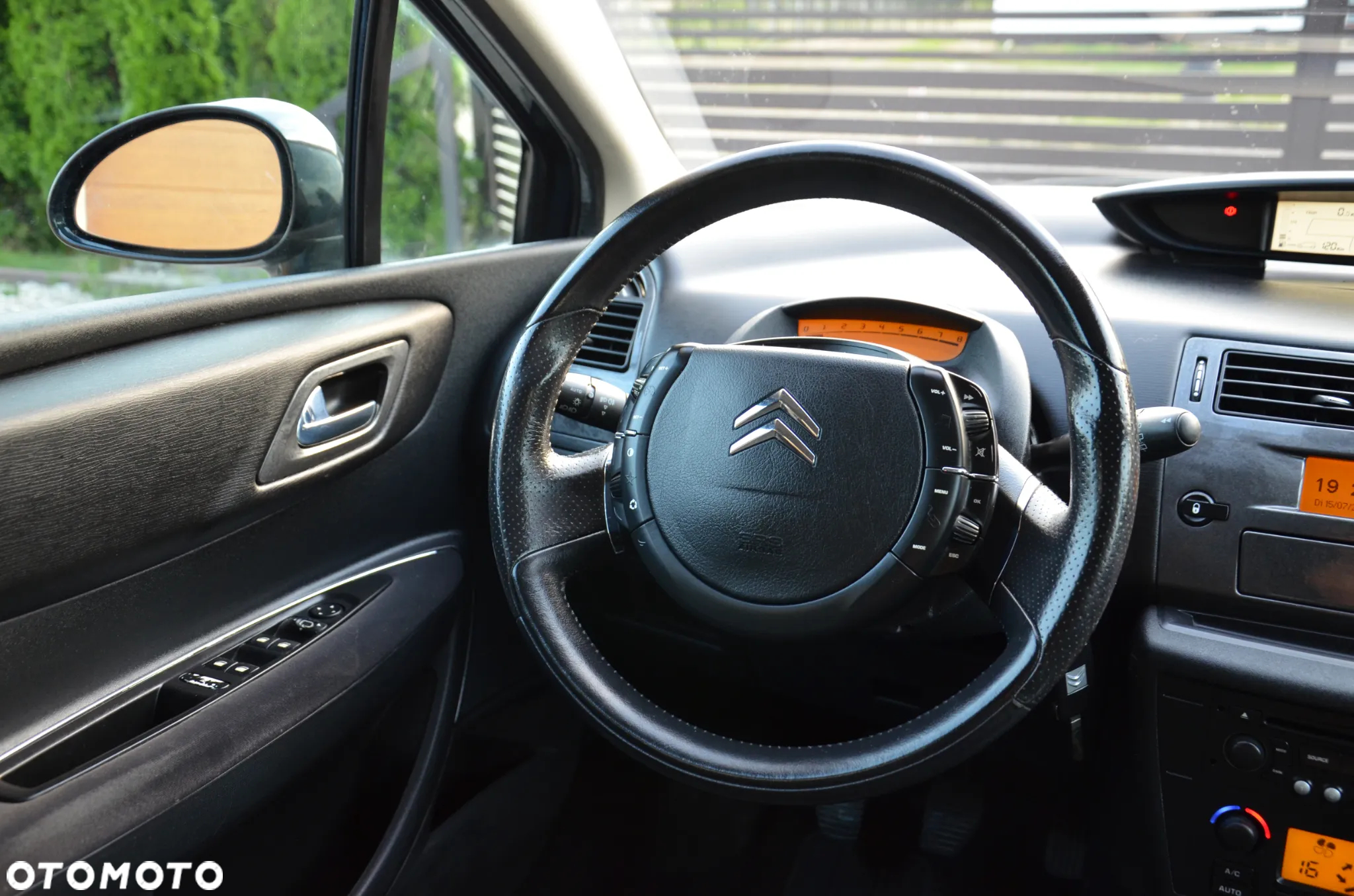 Citroën C4 1.6 16V Exclusive - 20
