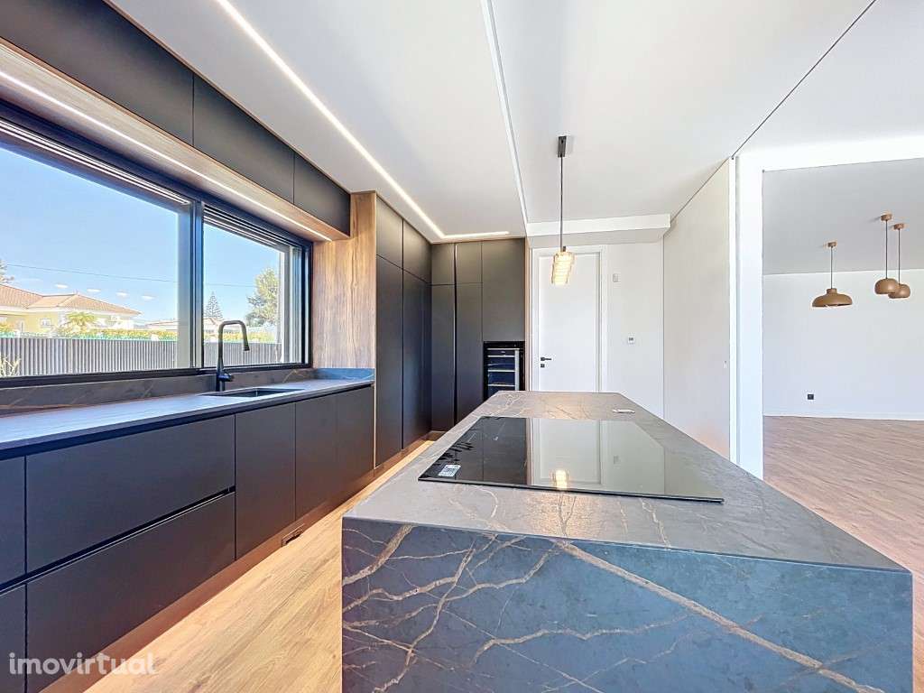 Moradia T5 na Aroeira - Charneca da Caparica. - Grande imagem: 5/28