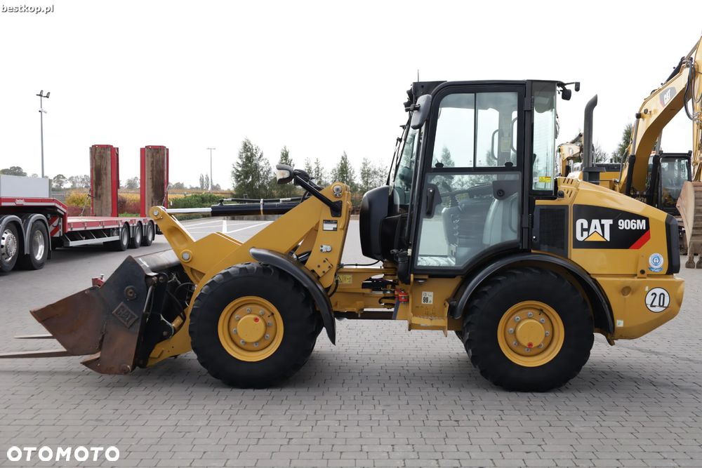 Caterpillar CAT 906M - 12