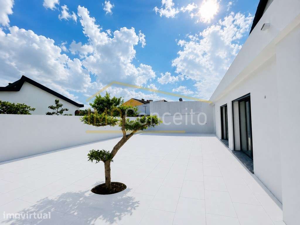 Apartamento T3 - Logradouro de 223m2 - Entroncamento - Grande imagem: 2/24