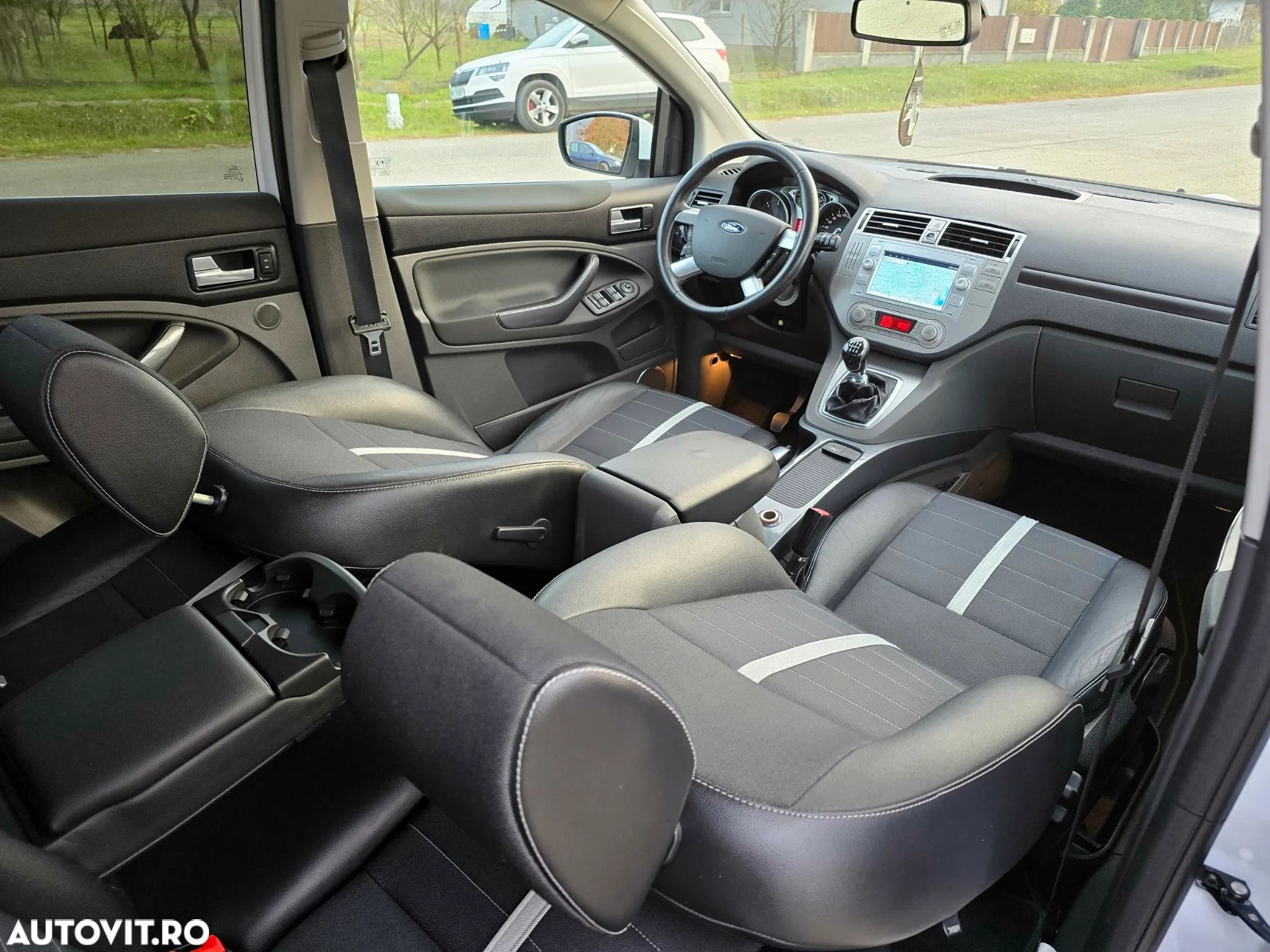 Ford Kuga 2.0 TDCi 2x4 Titanium - 8