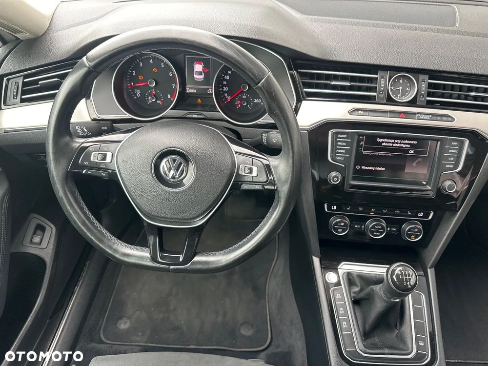 Volkswagen Passat 1.8 TSI BMT Highline - 24
