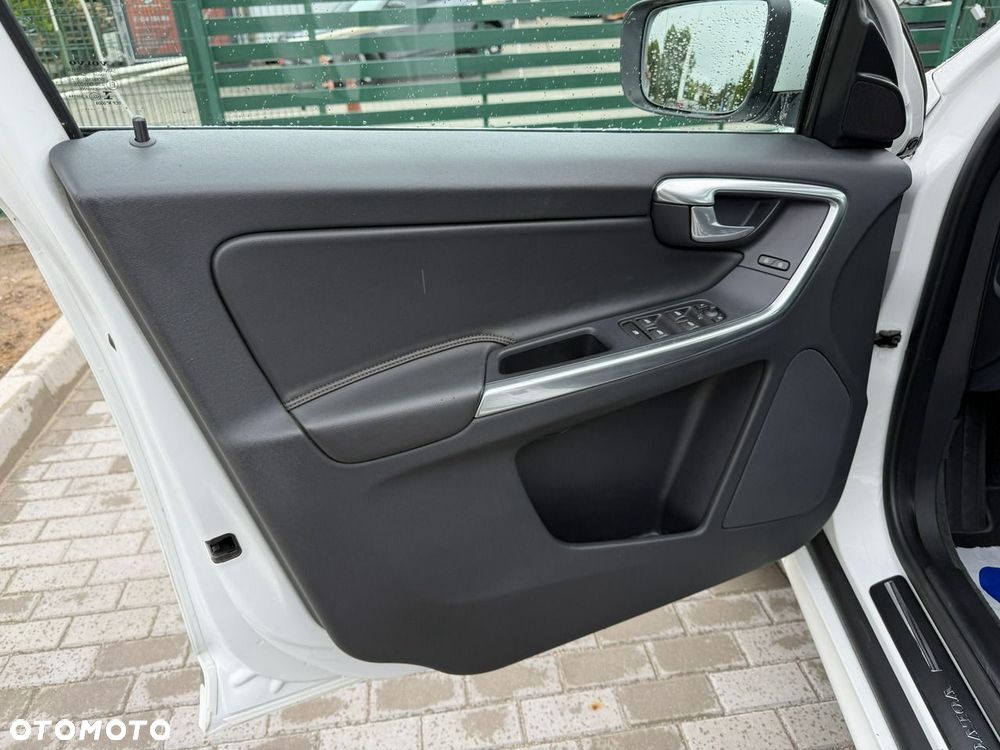 Volvo XC 60 D4 SCR Momentum - 16
