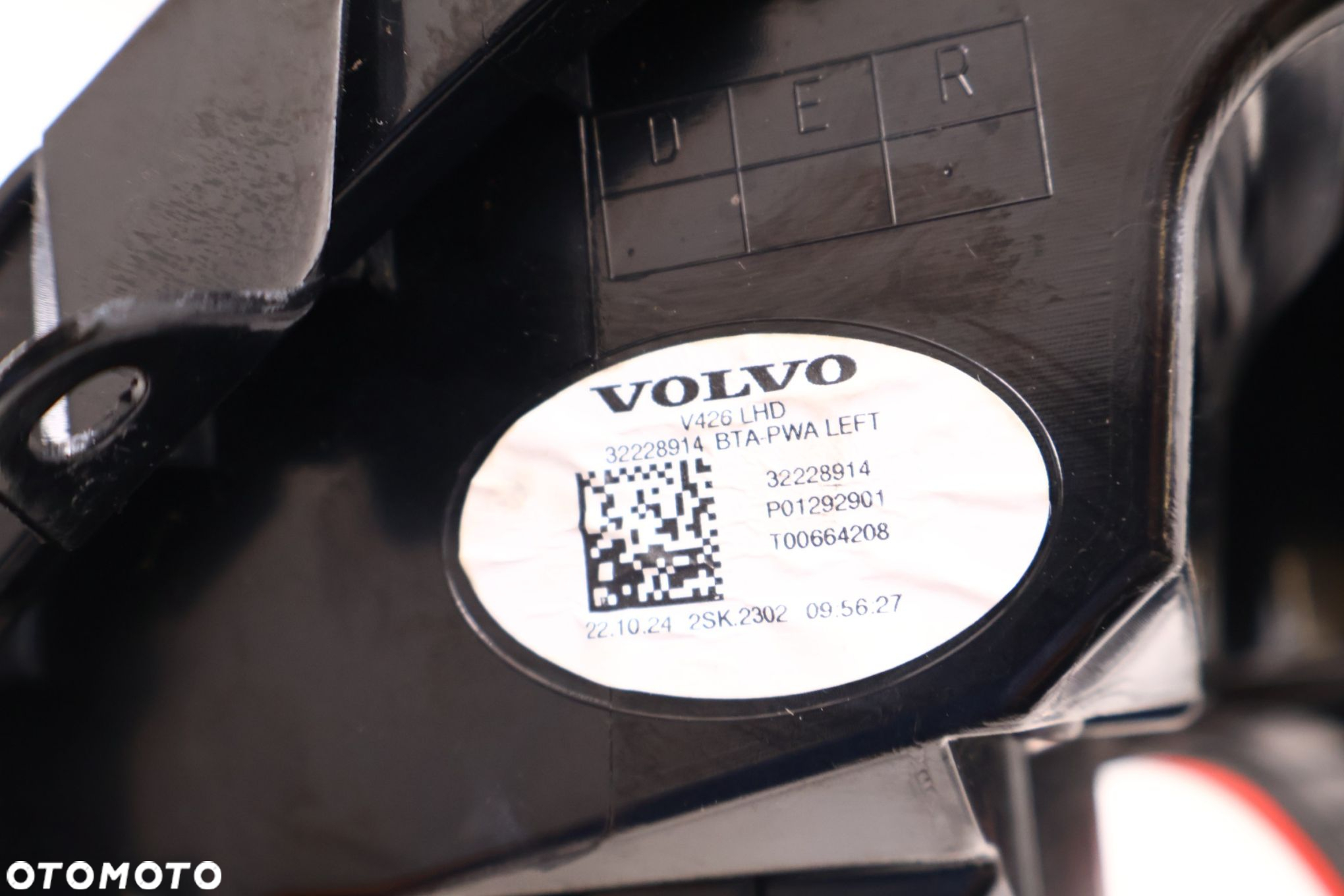 VOLVO XC60 II LAMPA LEWA TYŁ 32228914 - 9