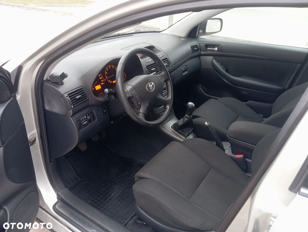 Toyota Avensis - 7