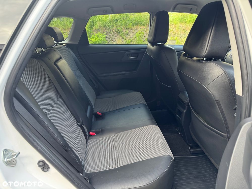 Toyota Auris 1.6 D-4D Premium - 8