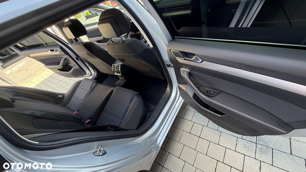 Volkswagen Passat - 25