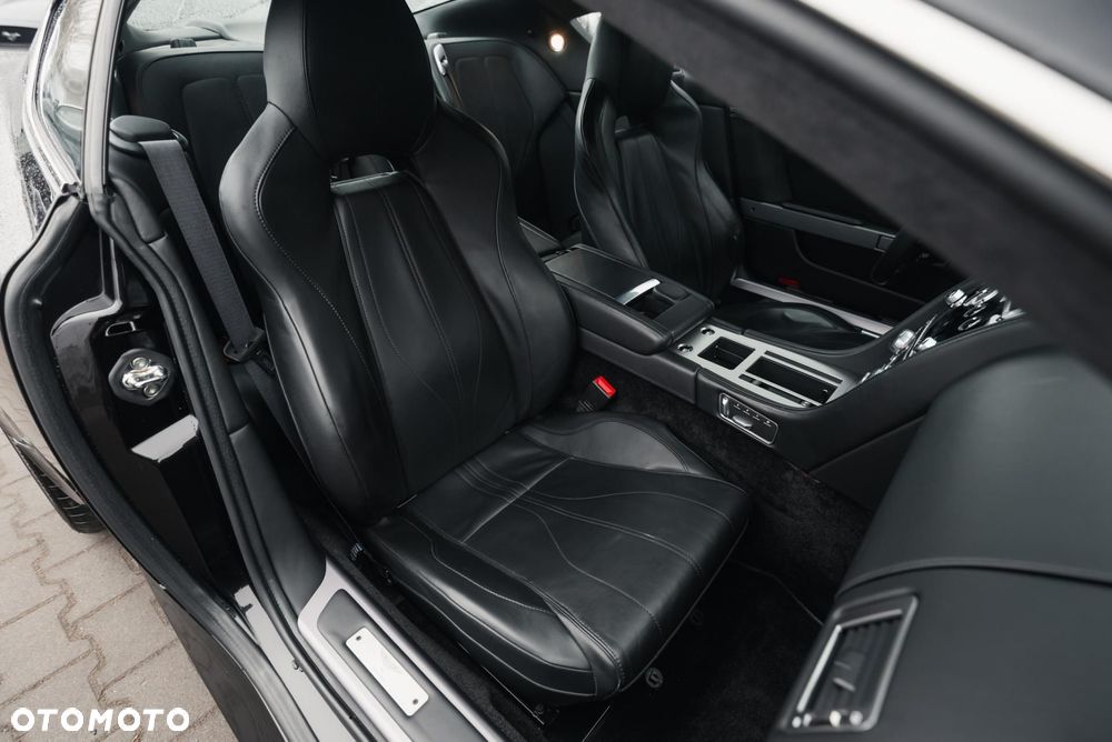 Aston Martin DB9 - 15