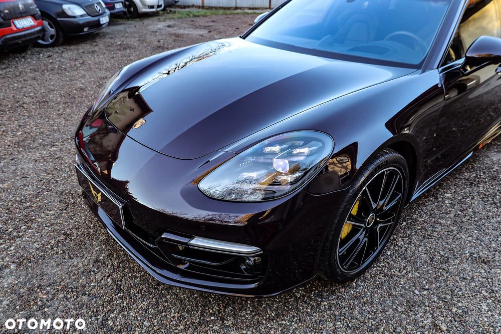 Porsche Panamera Turbo S Sport Turismo - 3