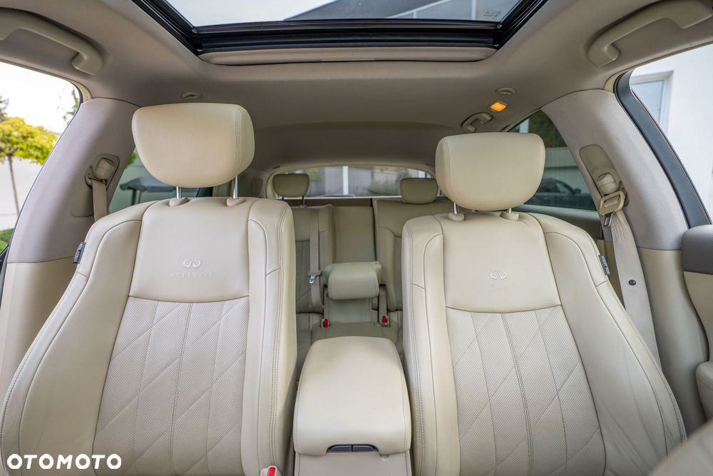 Infiniti QX70 - 10