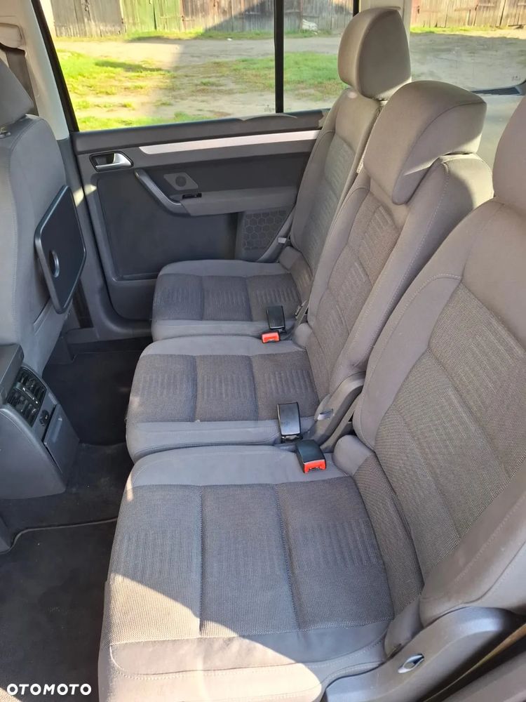 Volkswagen Touran - 9