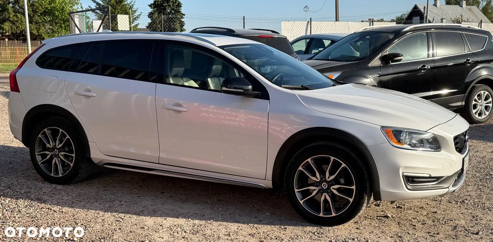 Volvo V60 Cross Country T5 AWD Geartronic Summum - 4