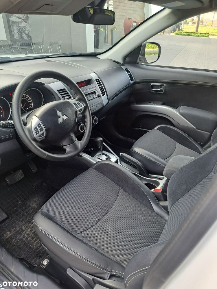 Mitsubishi Outlander - 14