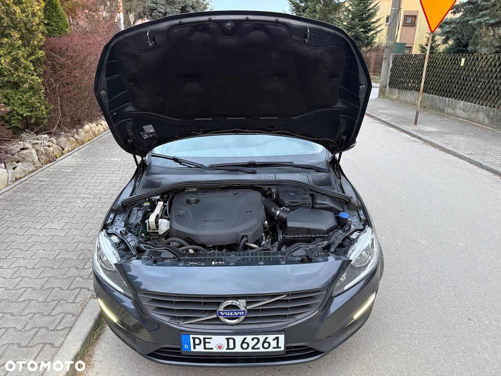 Volvo V60 D2 Momentum - 12