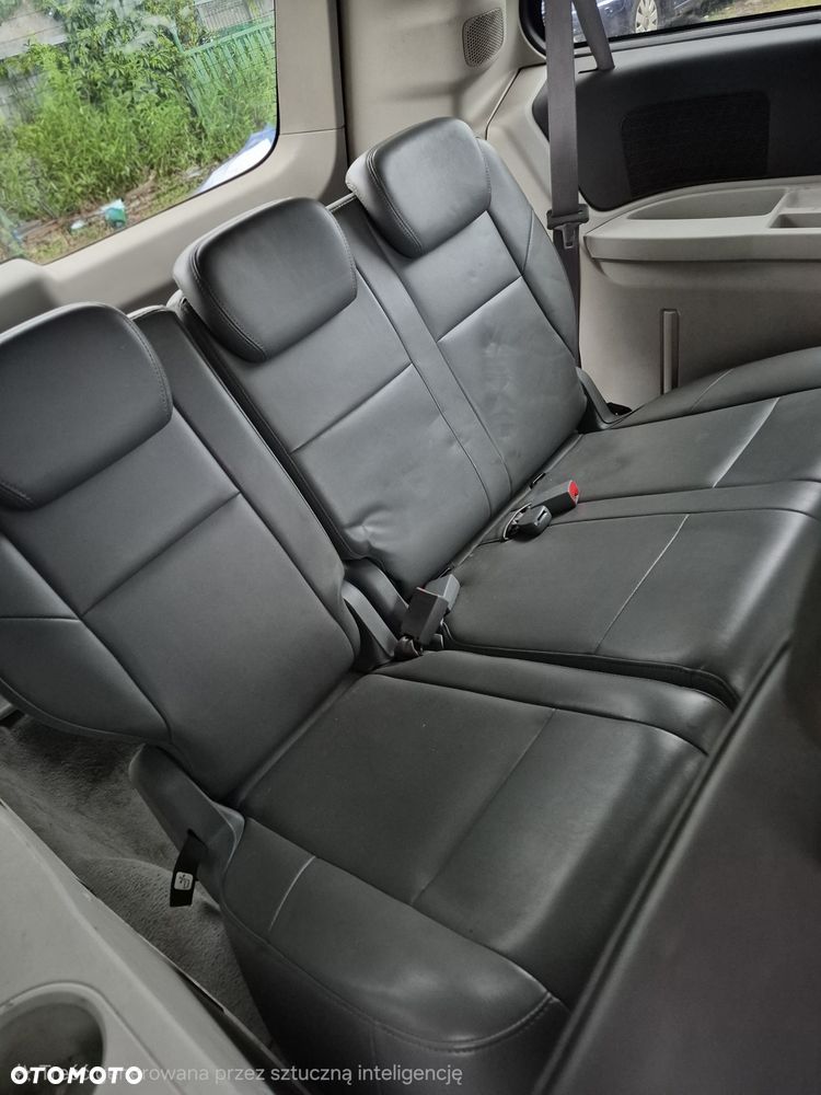 Volkswagen Routan - 4