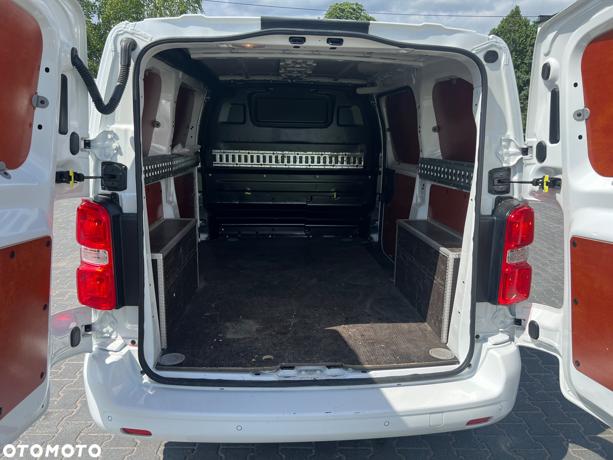 Opel Vivaro - 11