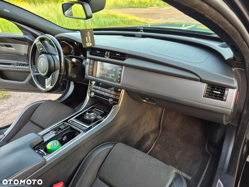 Jaguar XF 20d AWD R-Sport - 14