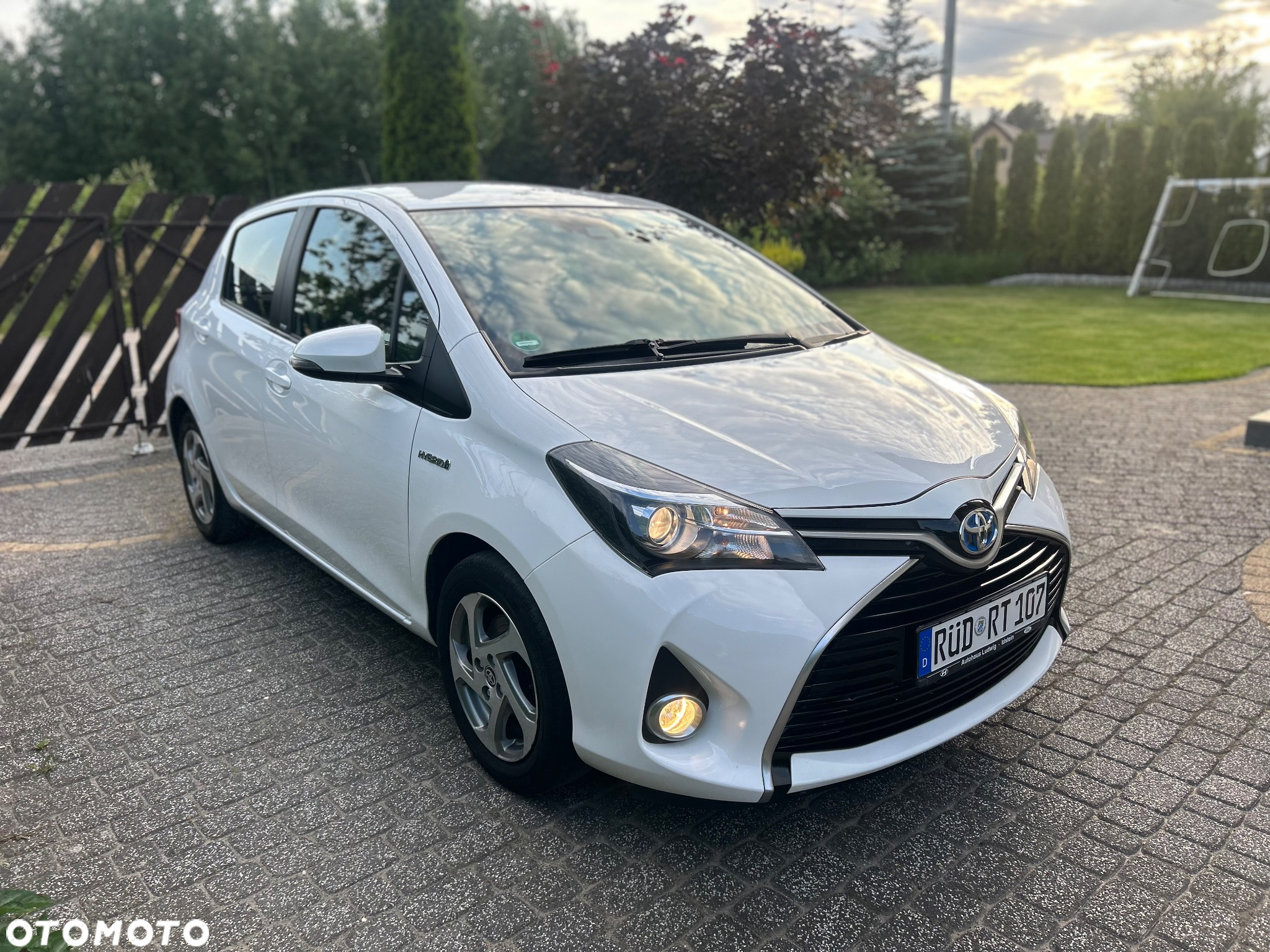 Toyota Yaris Hybrid 100 Premium - 15