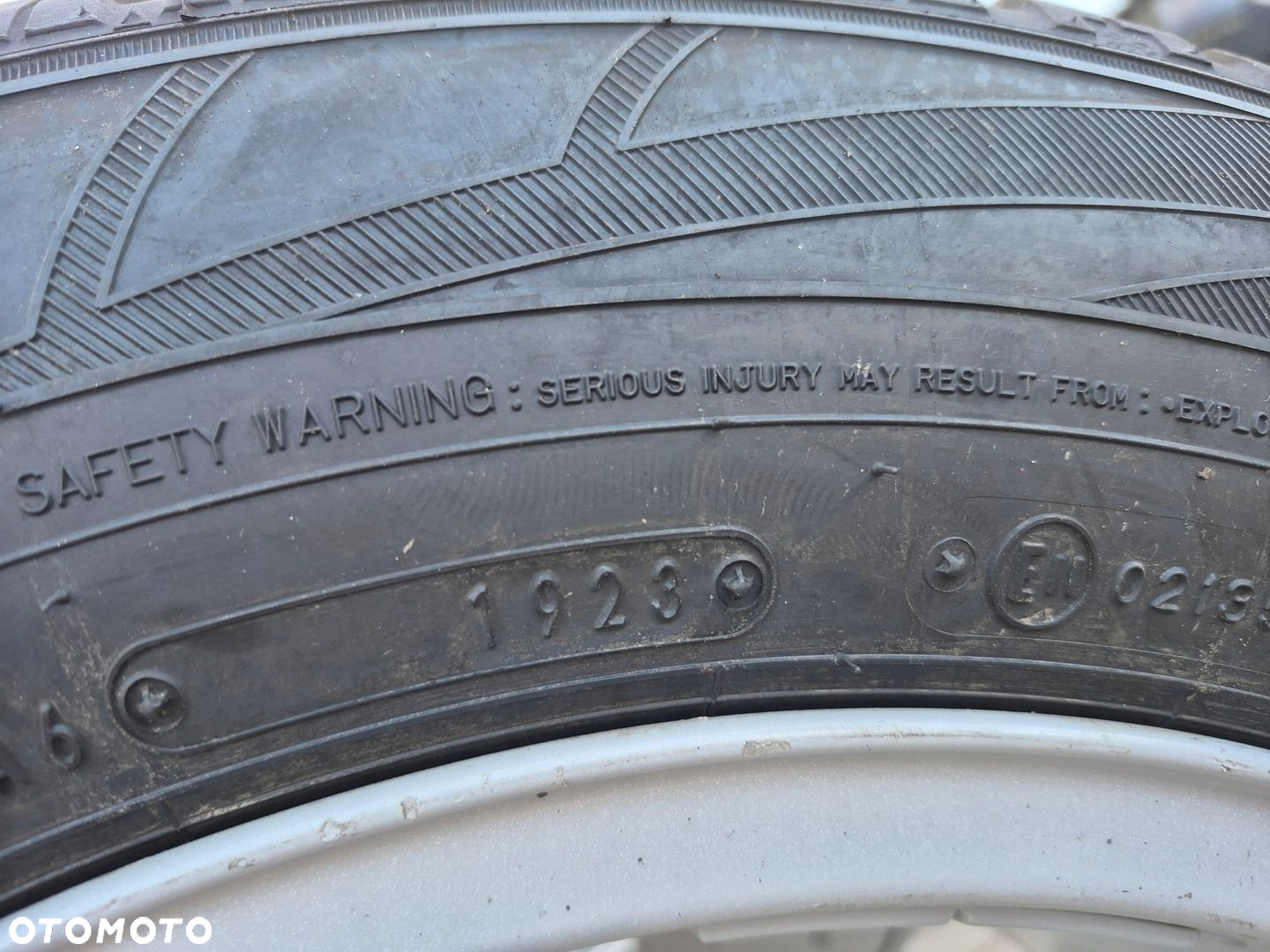 FALKEN EUROWINTER HS01 225/60R16 102H 23R 2X - 8