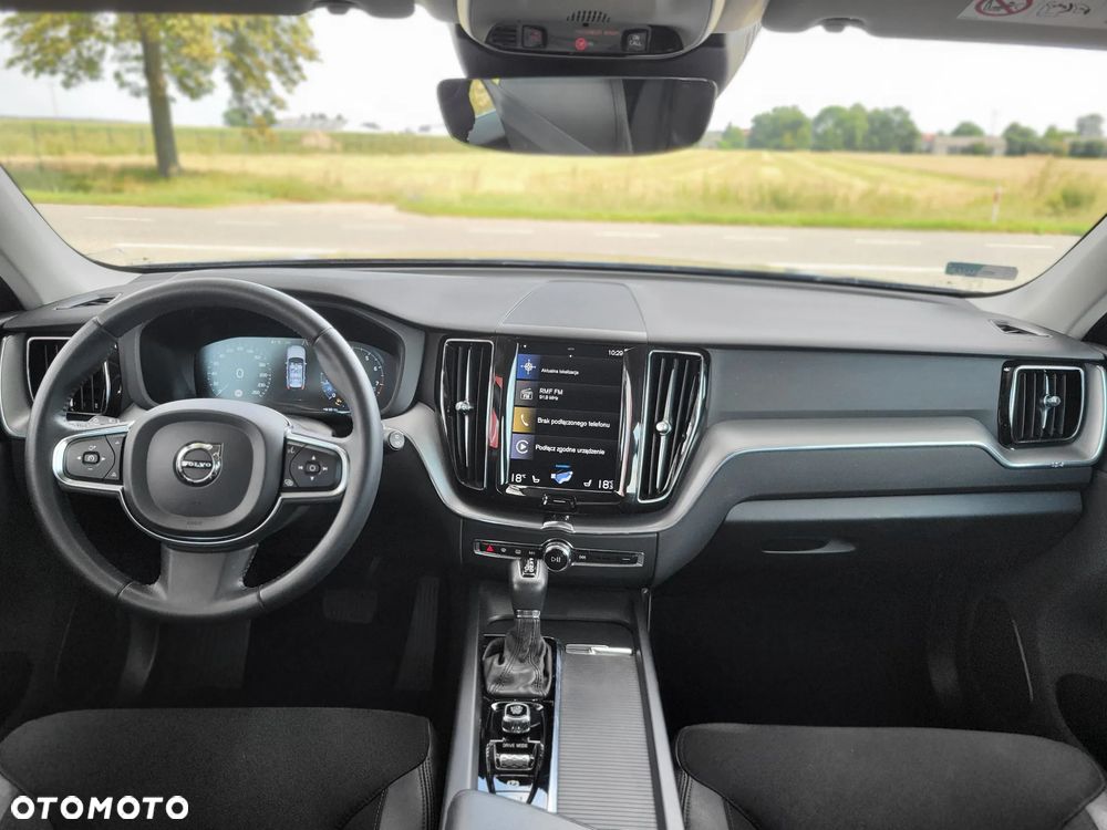 Volvo XC 60 T4 Momentum Pro - 12