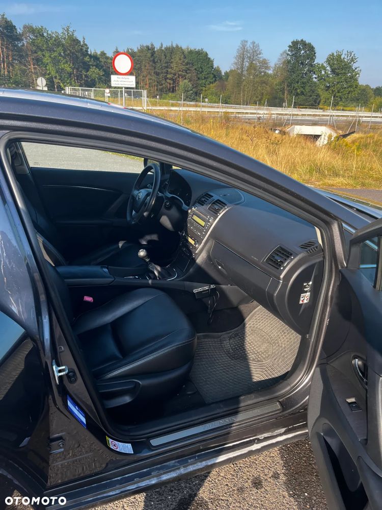 Toyota Avensis - 11