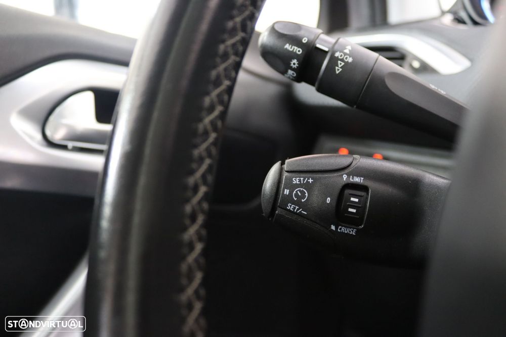 Peugeot 2008 1.2 PureTech Crossway - 17