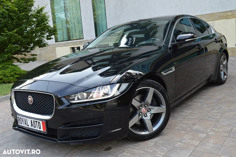 Jaguar XE - 15