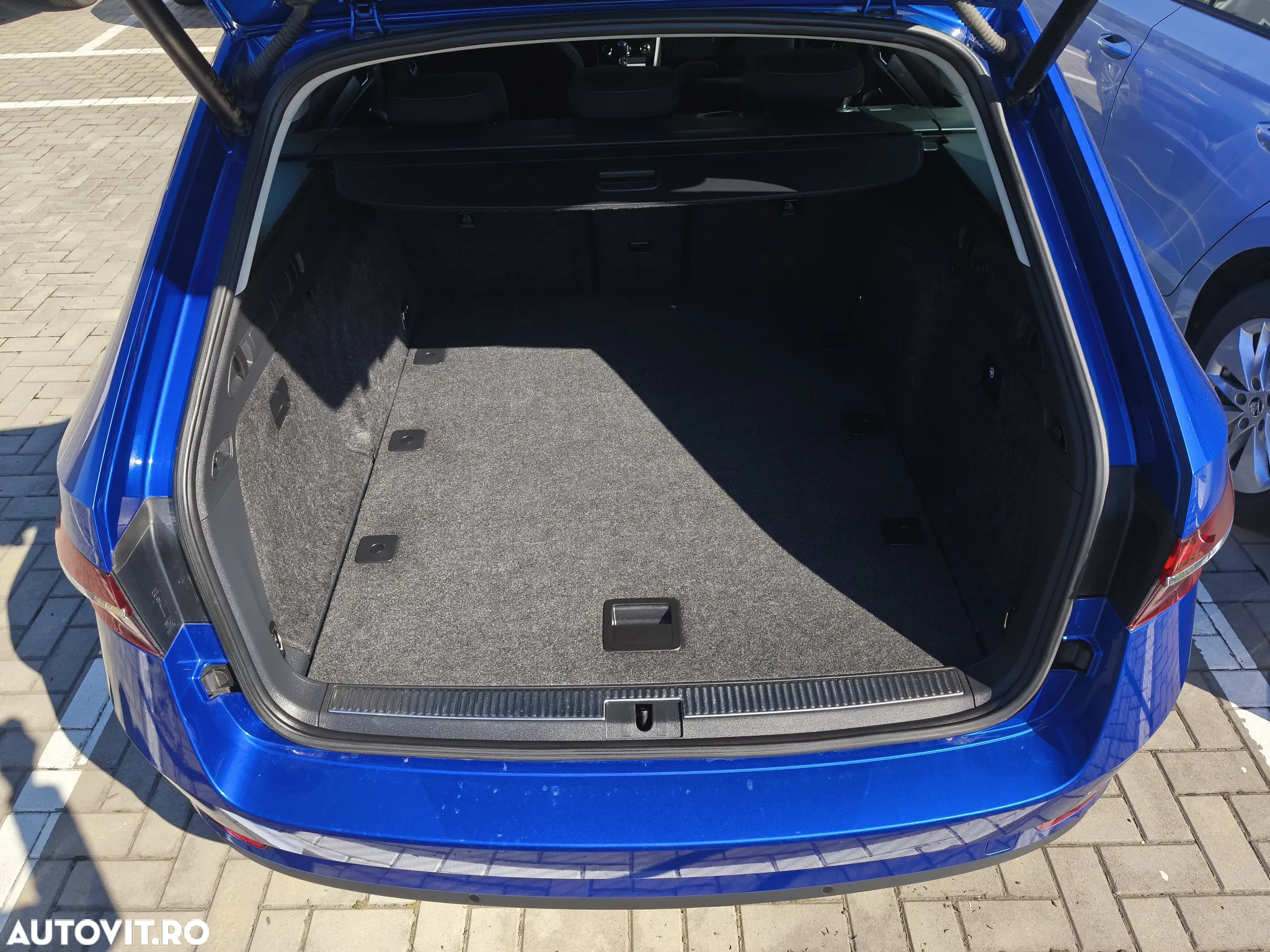 Skoda Superb Combi 2.0 TDI DSG Ambition - 26