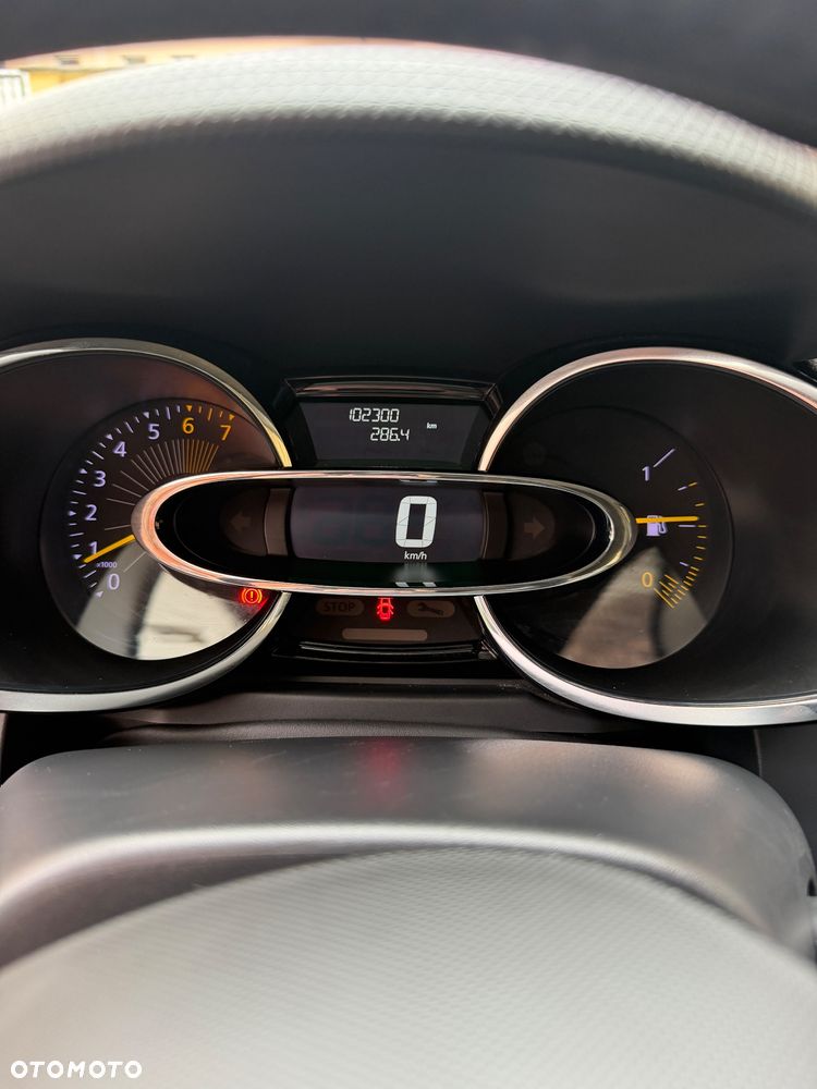 Renault Clio 1.2 16V 75 Collection - 4