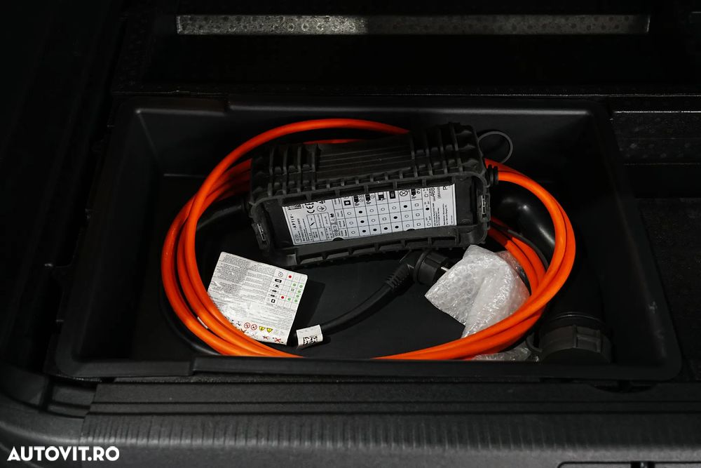 Peugeot 3008 Plug-In Hybrid 225 e-EAT8 GT - 28