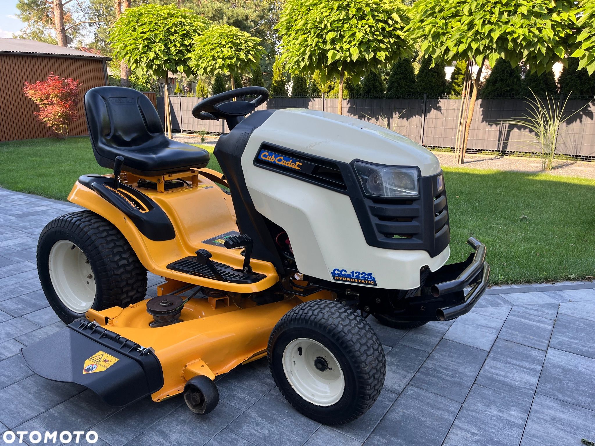 Cub Cadet CC1225 Hydrostatic - 1