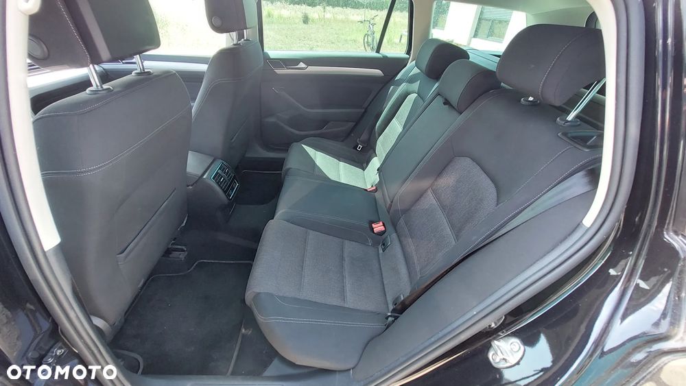Volkswagen Passat - 16