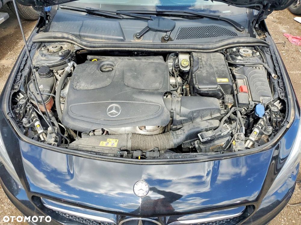 Mercedes-Benz CLA 250 4Matic 7G-DCT Orange Art Edition - 10