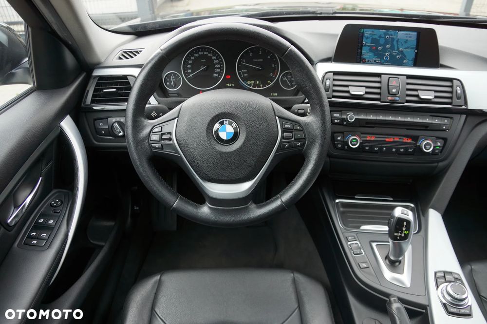 BMW Seria 3 320d Touring xDrive - 12