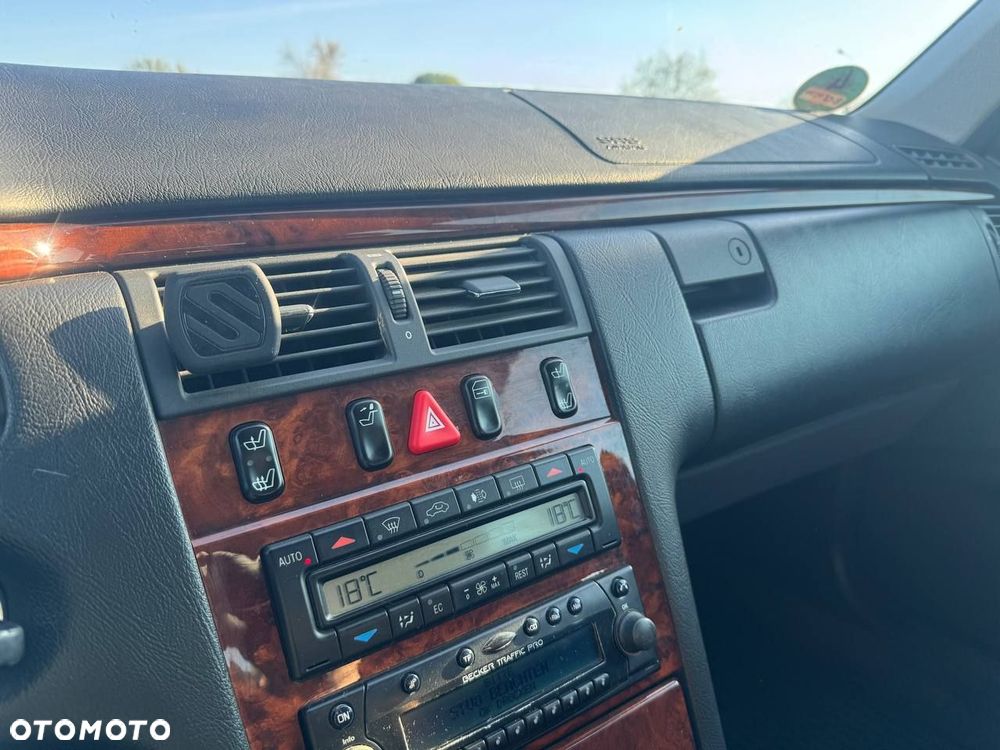 Mercedes-Benz Klasa E - 16