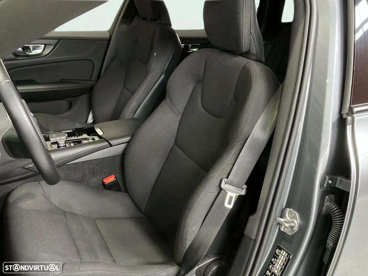 Volvo V60 2.0 T6 AWD TE R-Design - 17