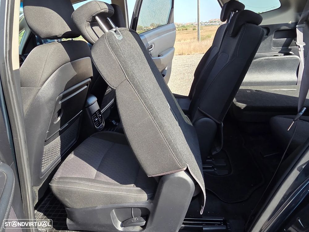 Kia Carens 1.7 CRDi ISG TX - 24