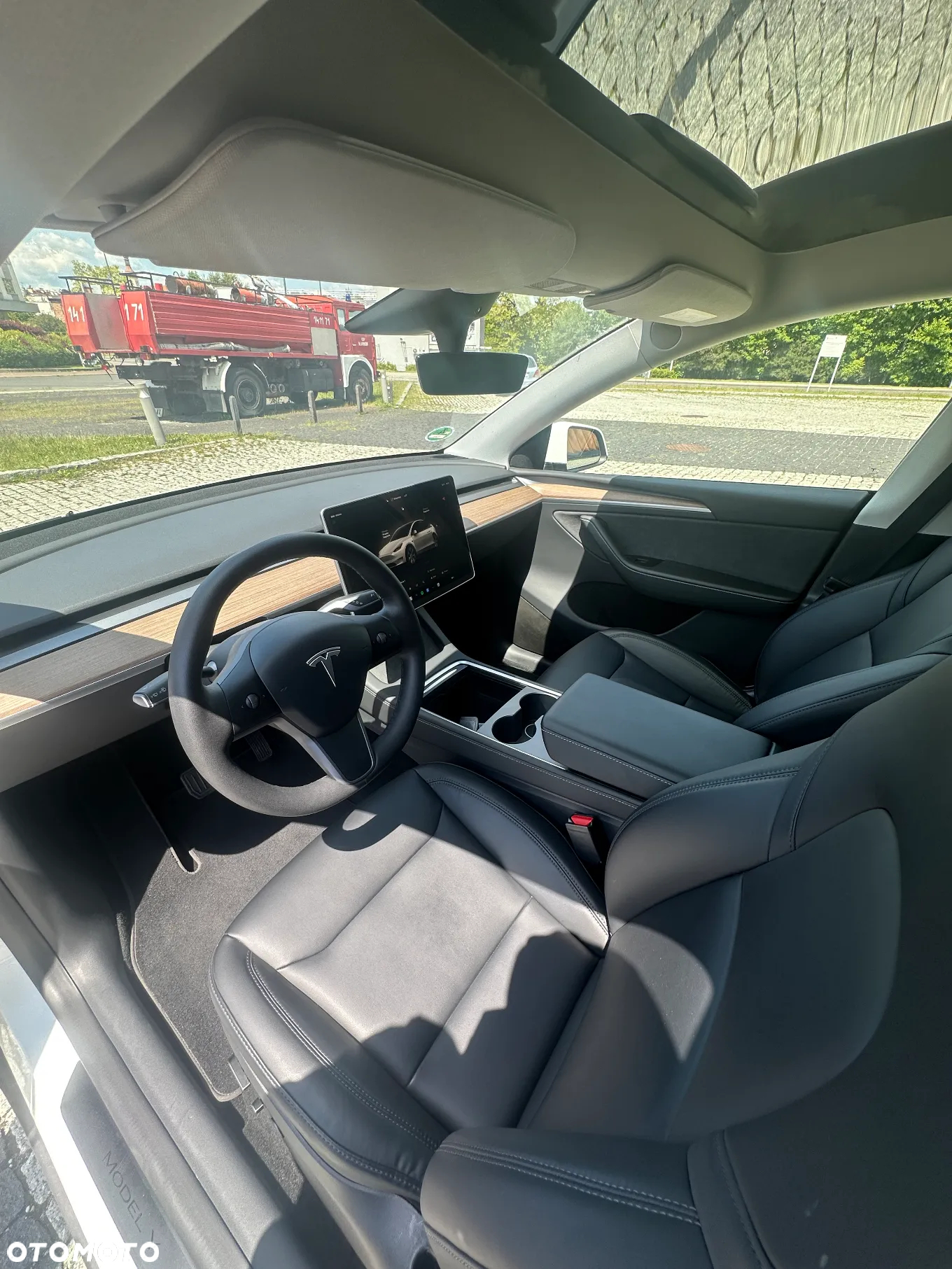 Tesla Y Long Range AWD - 11