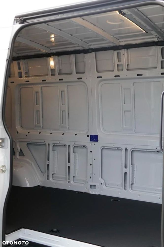 Mercedes-Benz eSprinter - 13